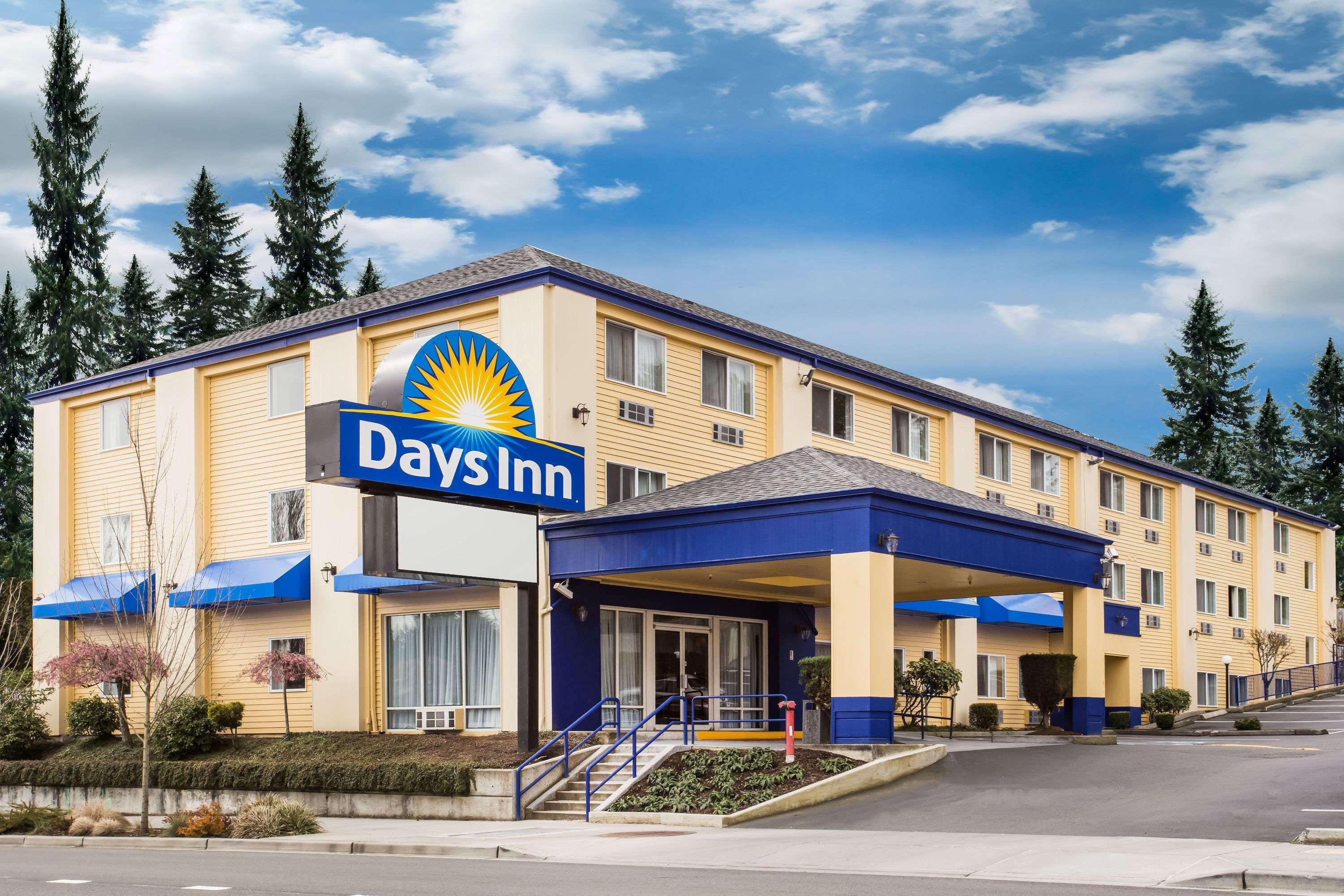 Days Inn By Wyndham Seattle Aurora Shoreline Exterior photo